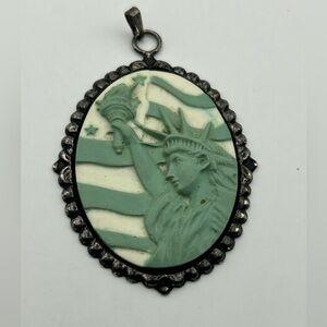 Vintage Statue of Liberty Cameo Pendant